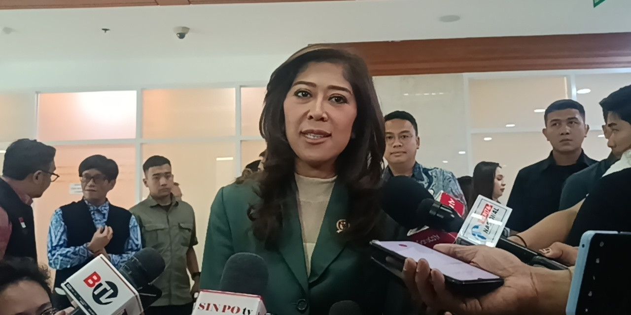 VIDEO: Muka Tegas Menteri Meutya Depan Jenderal Budi Gunawan 