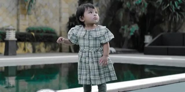 Ada Moana hingga Ameena, Intip 4 Tren Gamis Lebaran Anak 2025 yang Modis dan Mengegmaskan ala Putri Selebriti