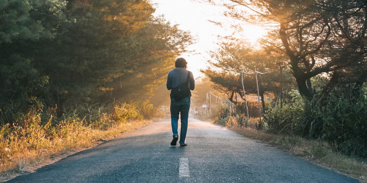 Manfaat Berjalan Setelah Makan atau Fart Walk, Tidak Hanya Sebatas Bantu Buat Kentut