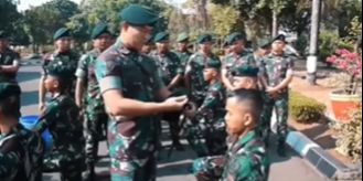 Anggota TNI Hafal 30 Juz Langsung Dites di Depan Pasukan, Ternyata Komandannya juga Penghafal Alquran