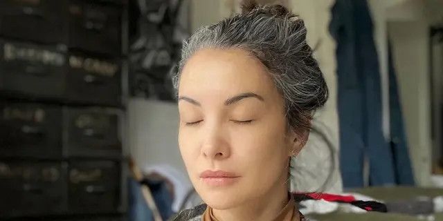 Cara Mudah Menghitamkan Rambut & Menghilangkan Uban, Bisa Dicoba