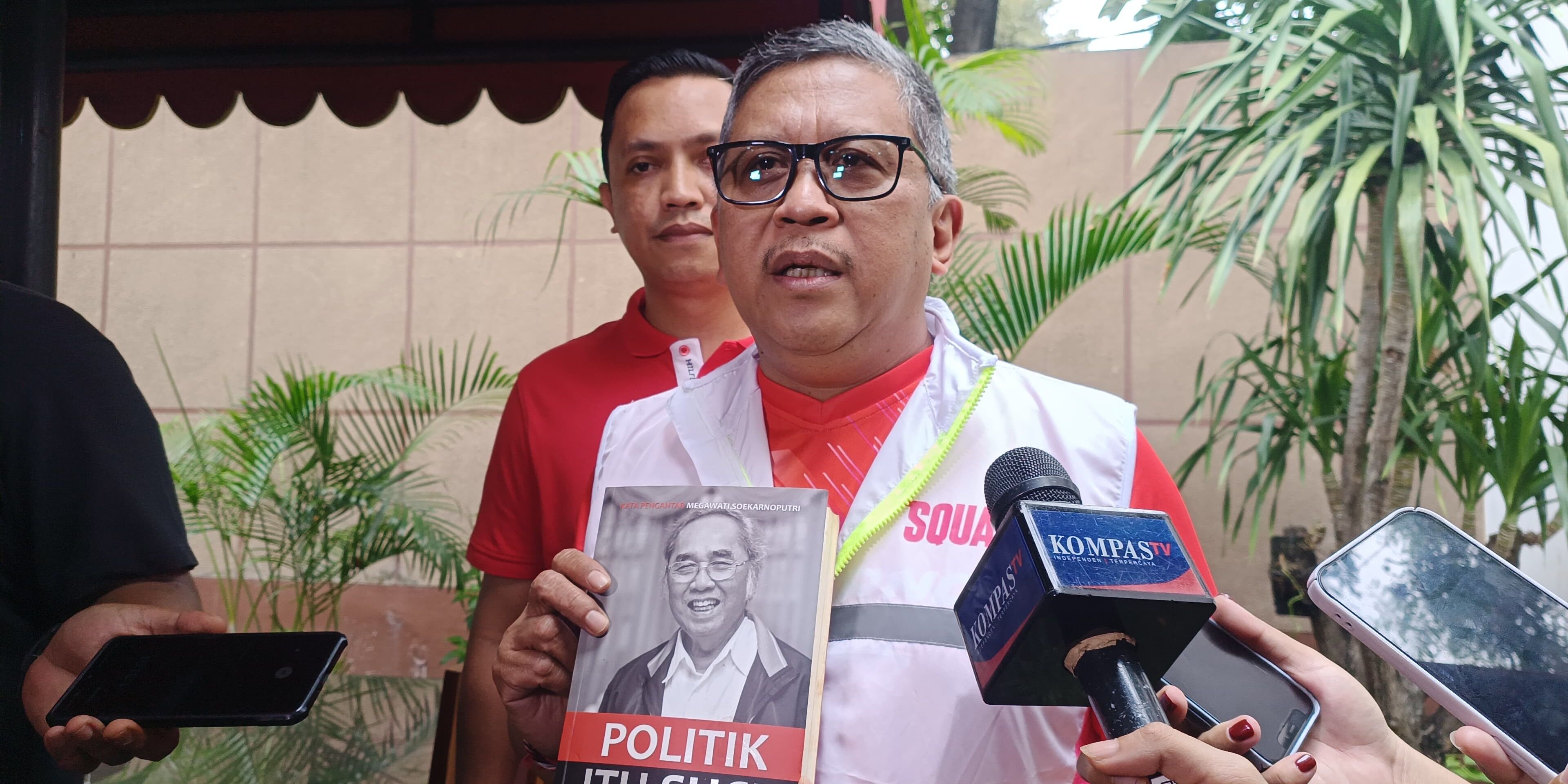 Hasto PDIP Nilai Ucapan Maruarar SARA, Bakal Kirimkan Buku 'Politik Itu Suci' Karya Sabam Sirait