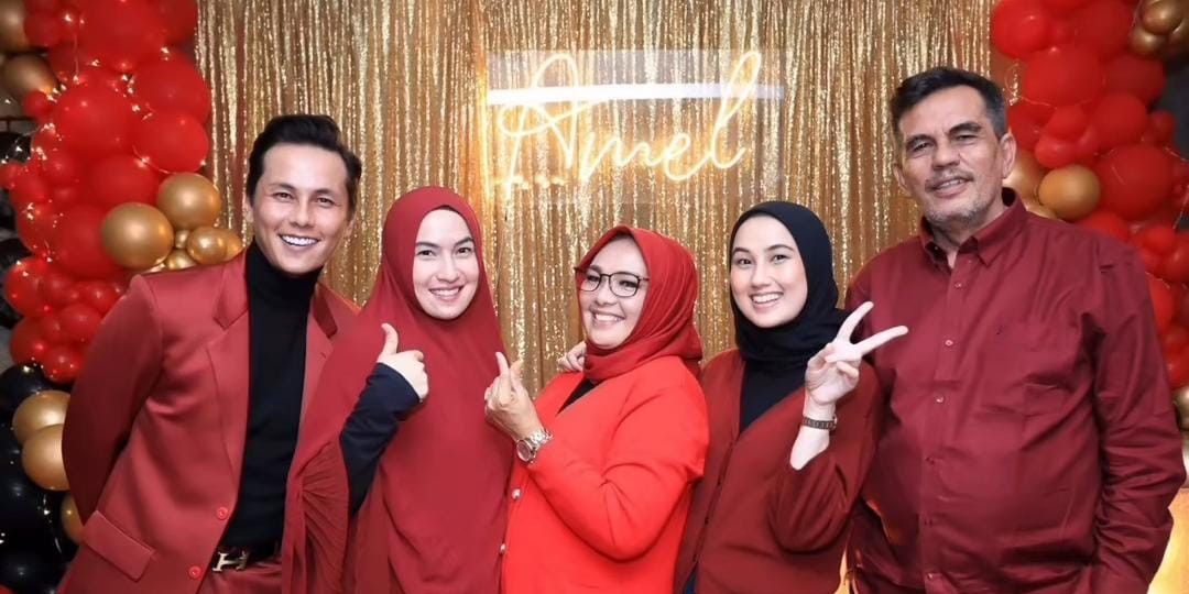 Jarang Tersorot Kamera, 7 Potret Adik-Adik Andhika Pratama yang Cantik Menawan Mirip Elea Anak Ussy Sulistiawaty