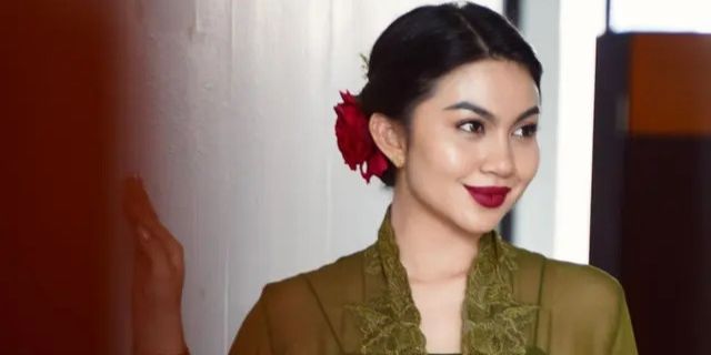 FOTO: Sederet Potret Ariel Tatum dengan Lipstik Merah Merona, Cantik Mempesona!