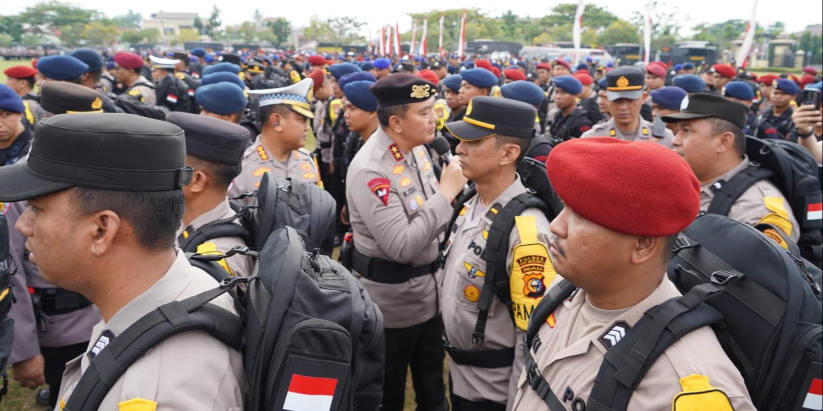 Dua Hari Jelang Pilkada Riau, Personel Gabungan Polri dan TNI Mulai Bergerak Amankan TPS