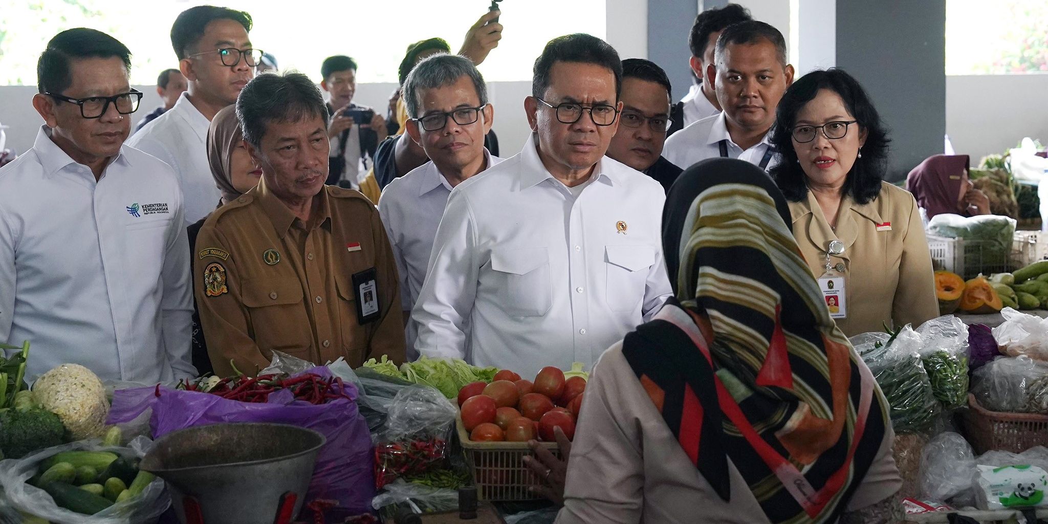 Tinjau Pasar Prawirotaman, Mendag Budi: Jelang Nataru, Harga Bapok Stabil & Pasokan Terjaga