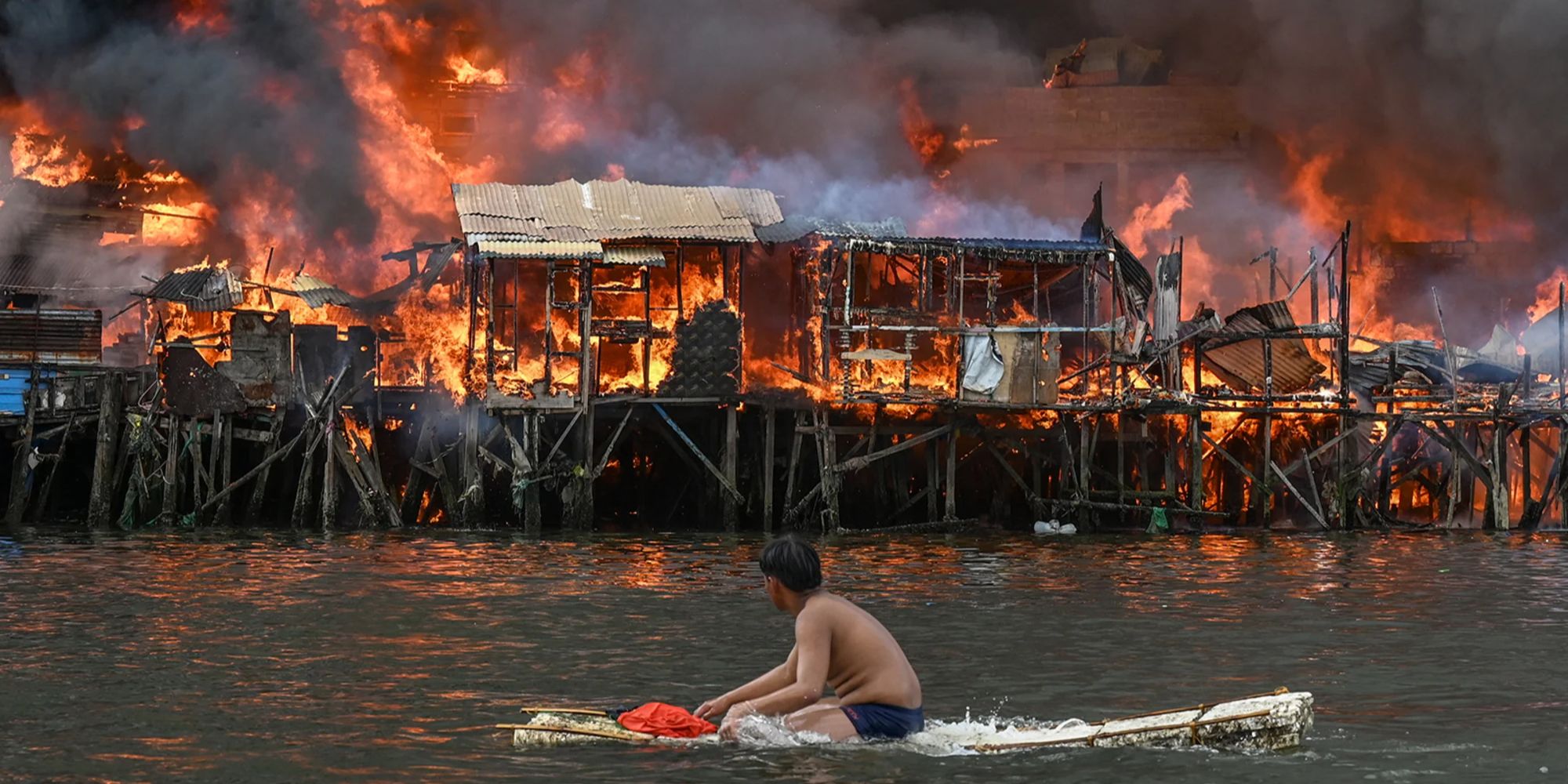 Manila Membara, Kebakaran Selama 8 Jam Hanguskan 1000 Rumah Kumuh