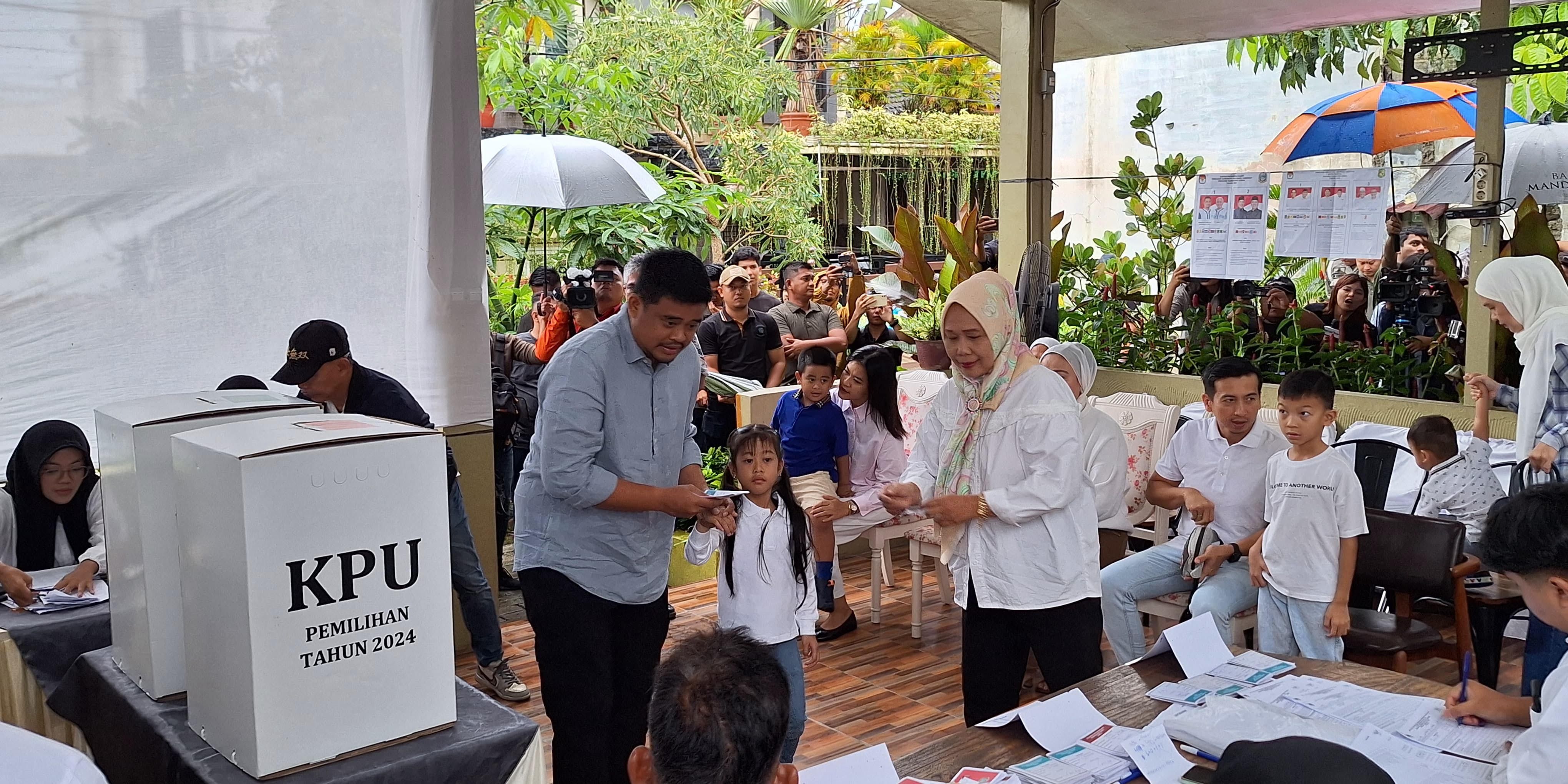 Usai Mencoblos untuk Pilkada Sumut, Bobby Nasution Langsung Tinjau Banjir di Kota Medan