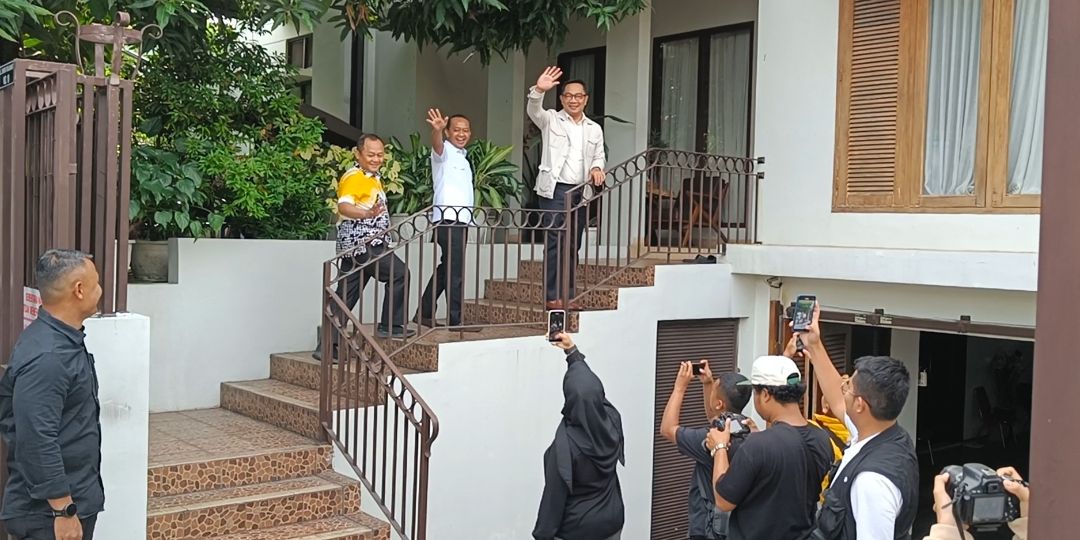 VIDEO: Momen Bahlil Diantar Ridwan Kamil Nyoblos di Pilkada Jakarta