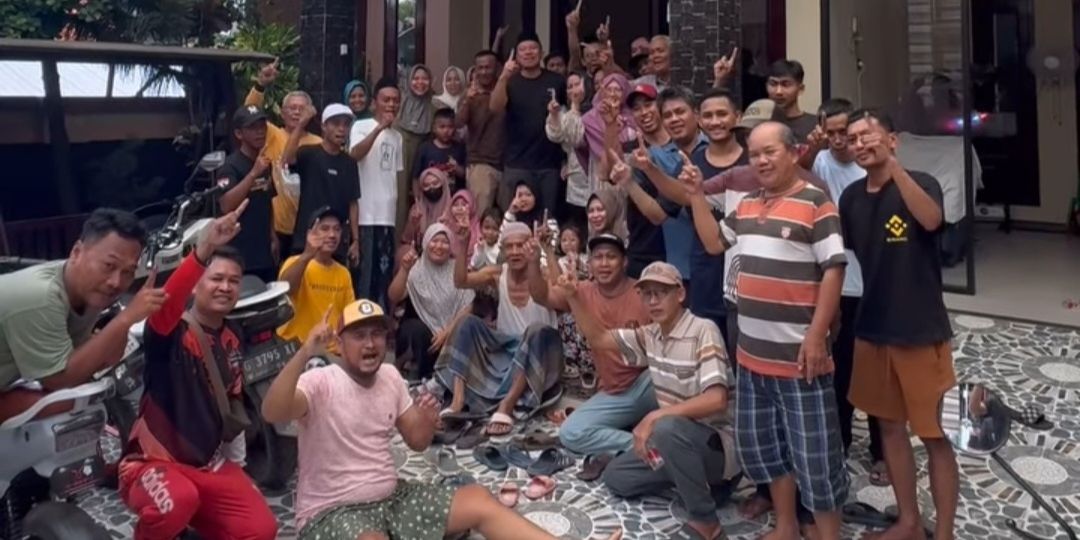 Hari Pencoblosan, Vicky Prasetyo Keliling Pemalang Serukan 'Vicky Wendy Jadi'