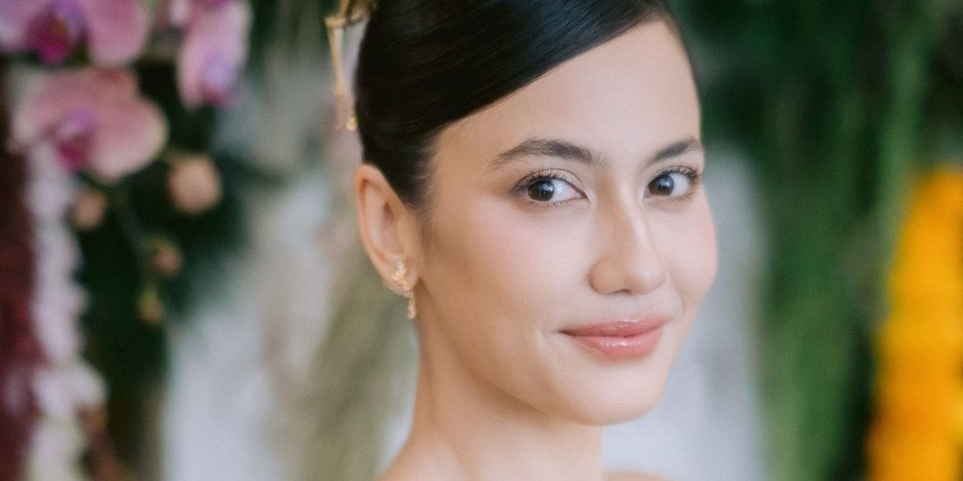 Potret Pevita Pearce Unggah Kembali Momen Tunangan Bareng Mirzan Meer, Penampilannya Cantik dan Anggun Banget