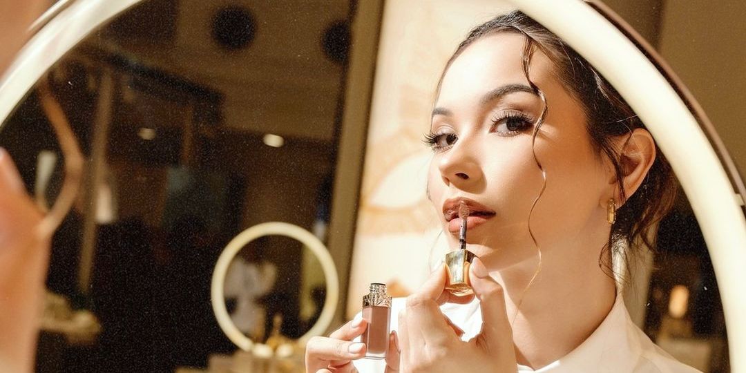 5 Potret Alyssa Daguise Tampil Elegan dengan Brand Dior, Maia Estianty Sampai Memuji