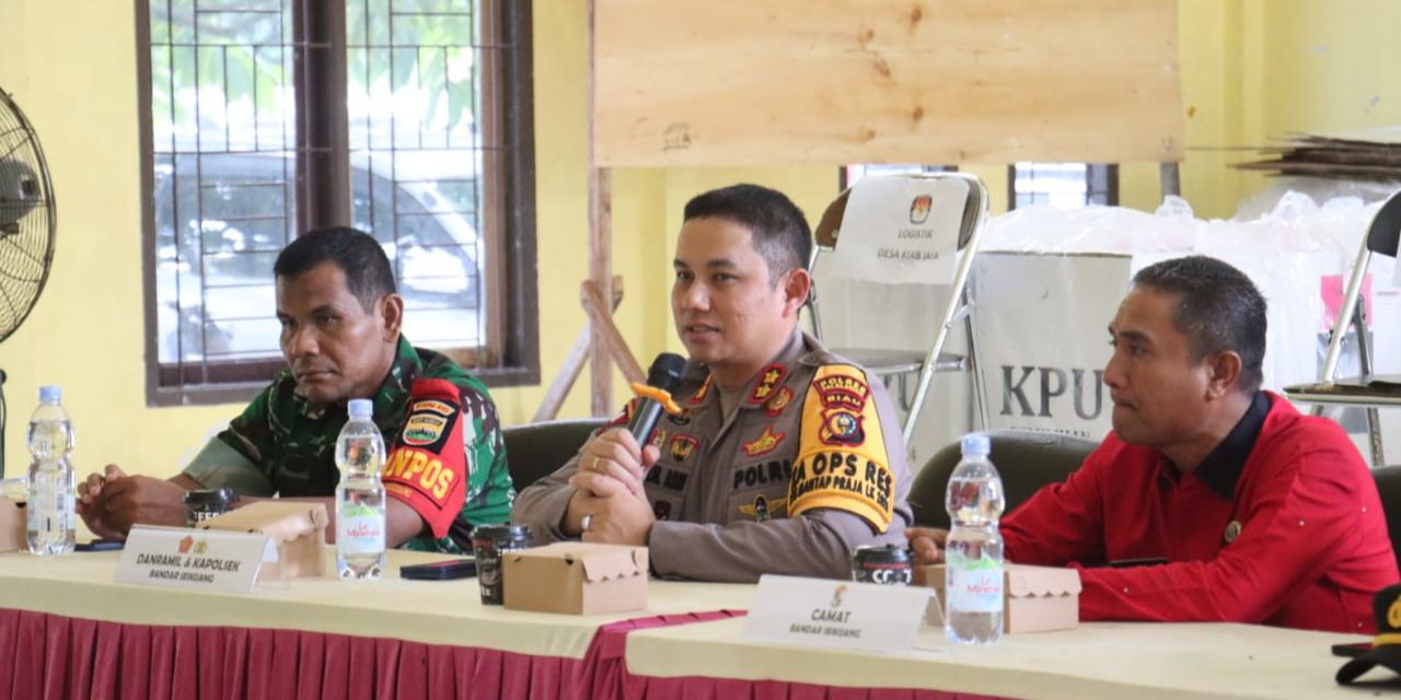 Pastikan Pilkada Pelalawan Aman, Kapolres Kawal Rapat Pleno PPK