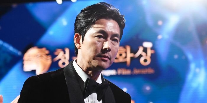 Jung Woo Sung Ucapkan Terima Kasih Atas Kemenangan Film 12:12 The Day dan Permintaan Maaf di Blue Dragon Film Awards