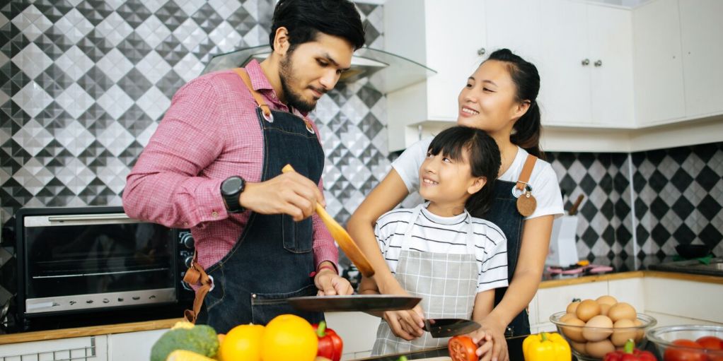 Malam Tahun Baru di Rumah? Ini 5 Camilan Lezat yang Bisa Dibuat Bareng Anak untuk Ramaikan Tahun Baru