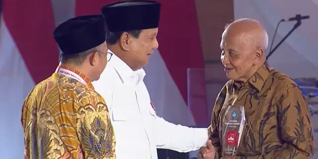 Dapat Penghargaan dari Prabowo, Ini Sosok Mbah Melan, Pensiunan Guru yang Buka Les Matematika Gratis di TikTok