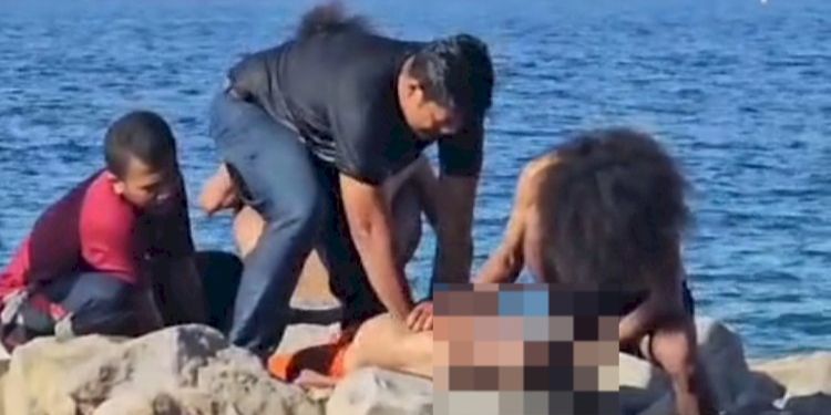 Lompat dari Tebing, Aksi Heroik Polisi Selamatkan Nyawa Bocah Tenggelam di Pantai Lokaria