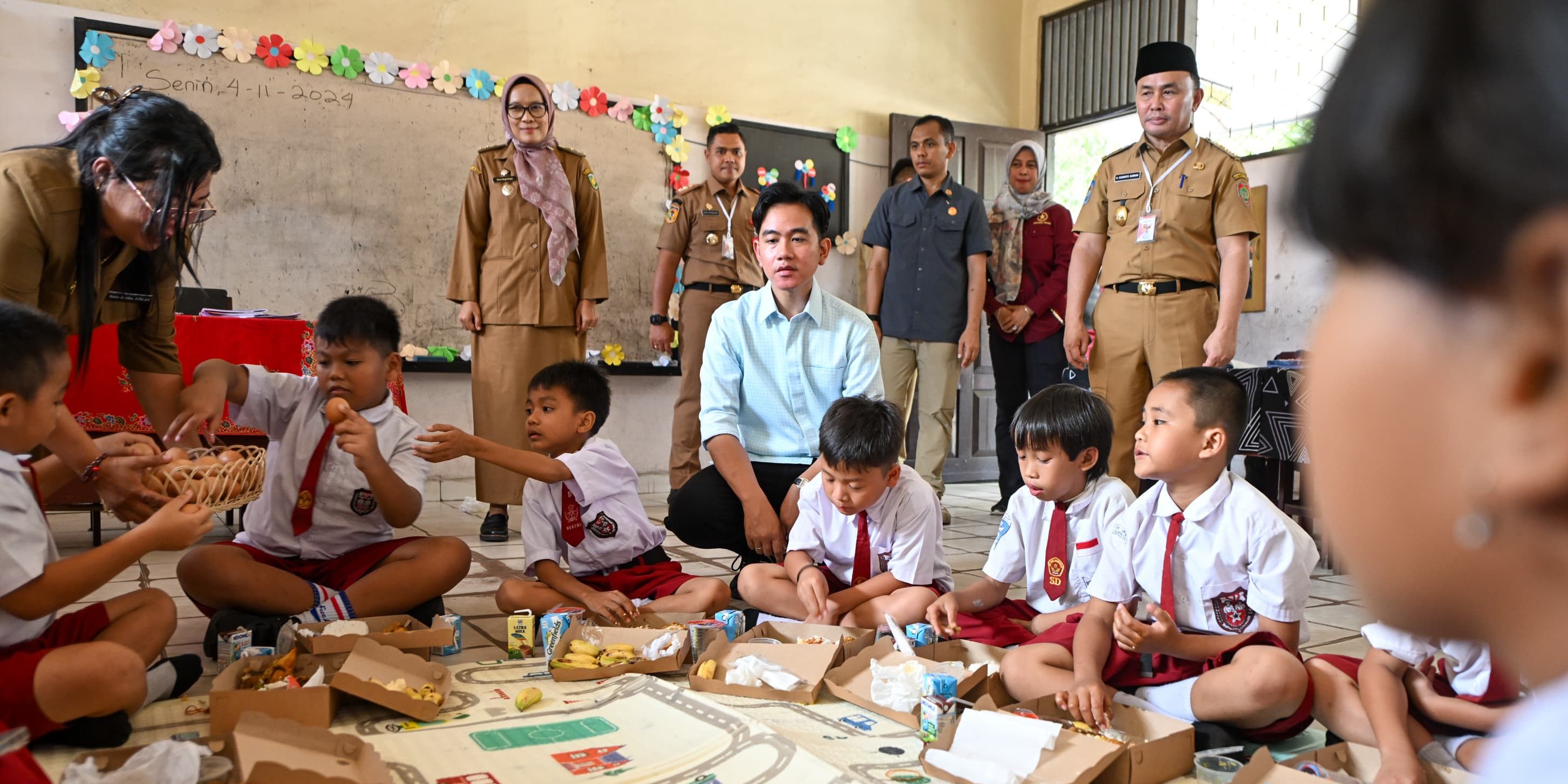 Gibran Kunjungi Palangka Raya, Tinjau Pasar Tradisional Kahayan dan Bagi-Bagi Makan Bergizi Gratis di SDN 1 Langkai