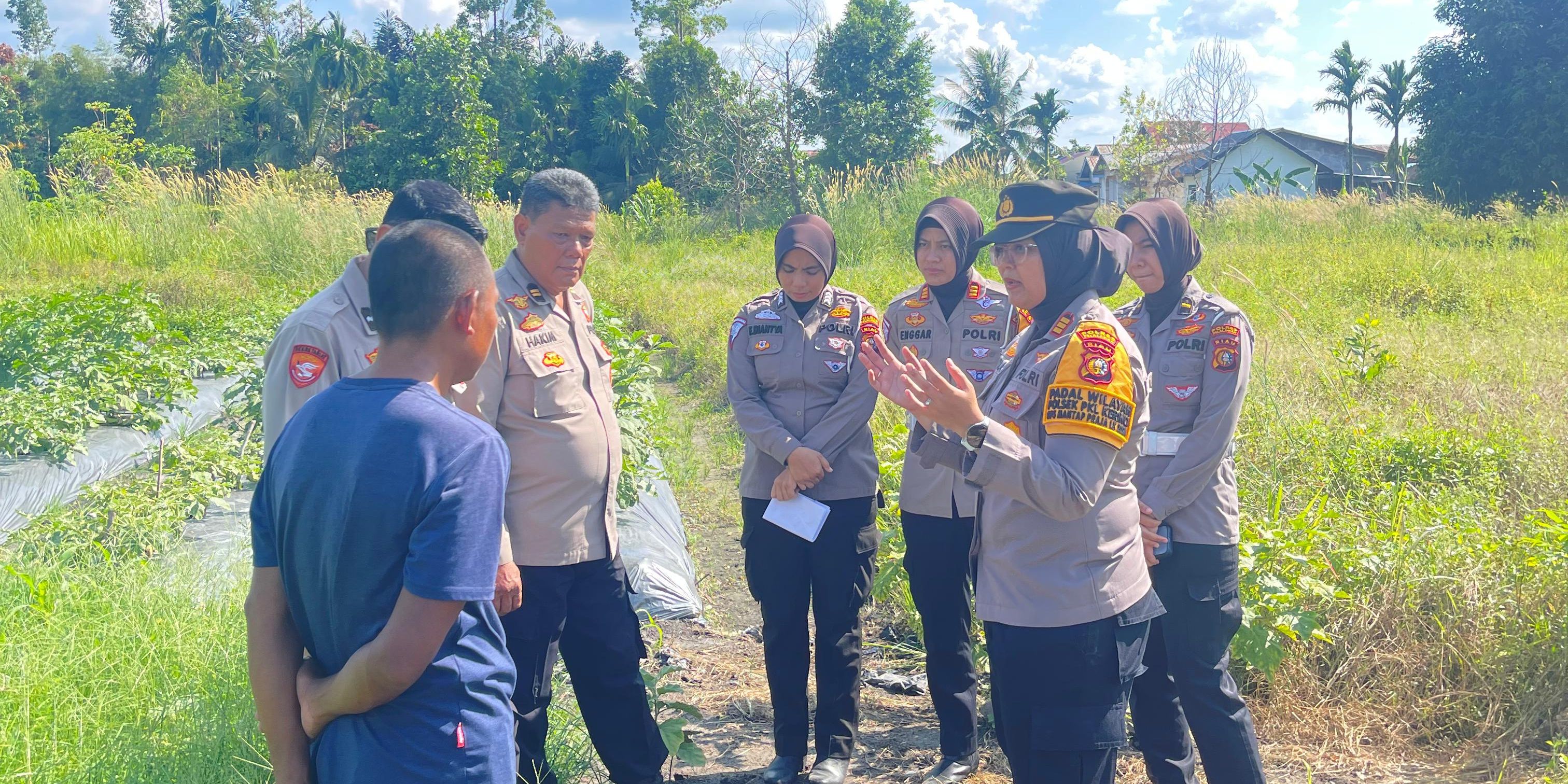 Aksi Polwan Datangi Petani, Kawal Program Ketahanan Pangan dan Pemilu Damai