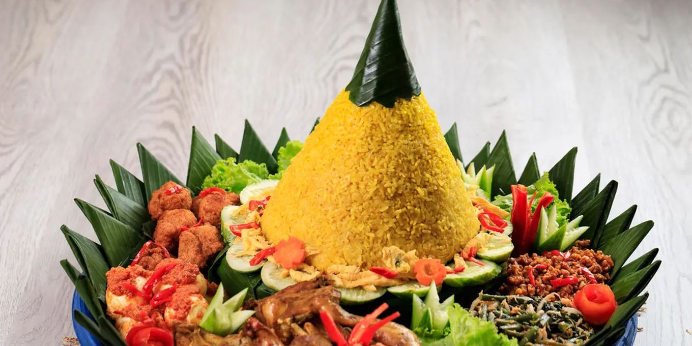 Tak Hanya Bentuk Segitiga yang Unik, Nasi Tumpeng Memiliki Filosofi yang Panjang dan Bersejarah di Indonesia