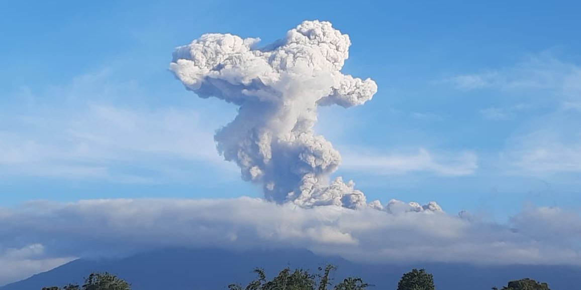 Berstatus Waspada, Gunung Marapi Meletus Dua Kali Pagi Ini