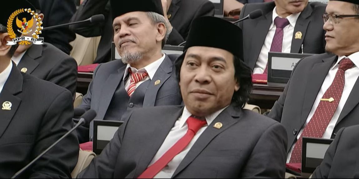 Lebih Besar Mana Gaji Verrel Bramasta dan Komeng Jadi Anggota Dewan?