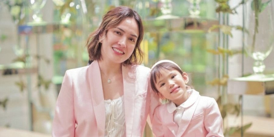 Potret Shandy Aulia Bareng Claire Kompak Pakai Baju Pink saat Pemotretan, The Real Lahirkan Bestie dari Perut Sendiri