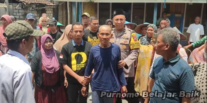 ⁠⁠40 Tahun Hilang, Pria Asal Lamongan Ini Dipertemukan Keluarga oleh Ipda Purnomo Satu Kampung Terharu