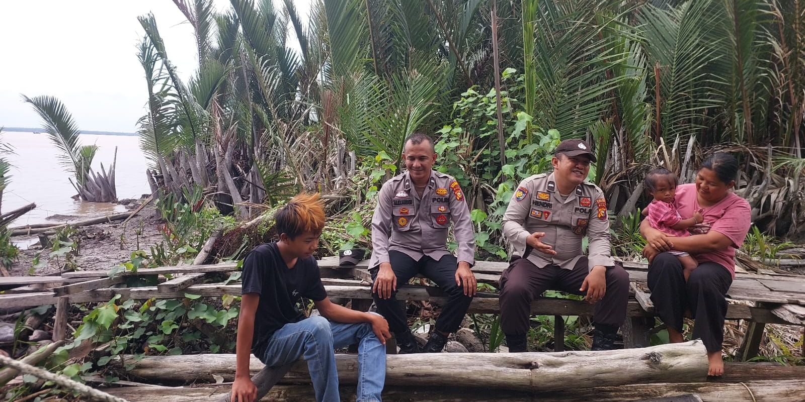 Datangi Pesisir Pelalawan, Polisi Edukasi Nelayan Agar Terhindar dari Perpecahan di Pilkada