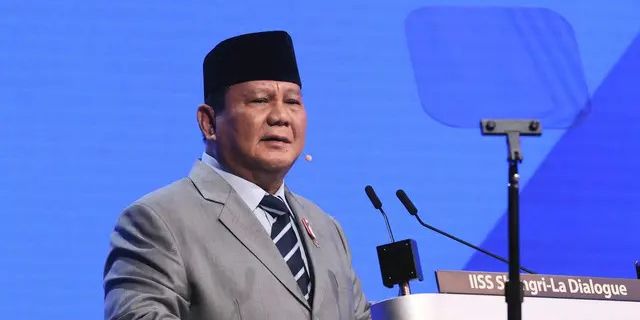 VIDEO: Depan Jajaran Menteri, Prabowo Ingatkan Waspada Penyadapan 