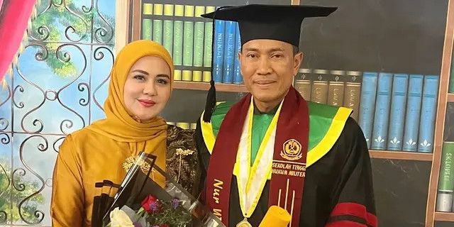 Cantik Berkebaya Kuning, 6 Potret Juliana Moechtar Jadi Pendamping Wisuda S2 Sang Suami di Sekolah Tinggi Hukum Militer