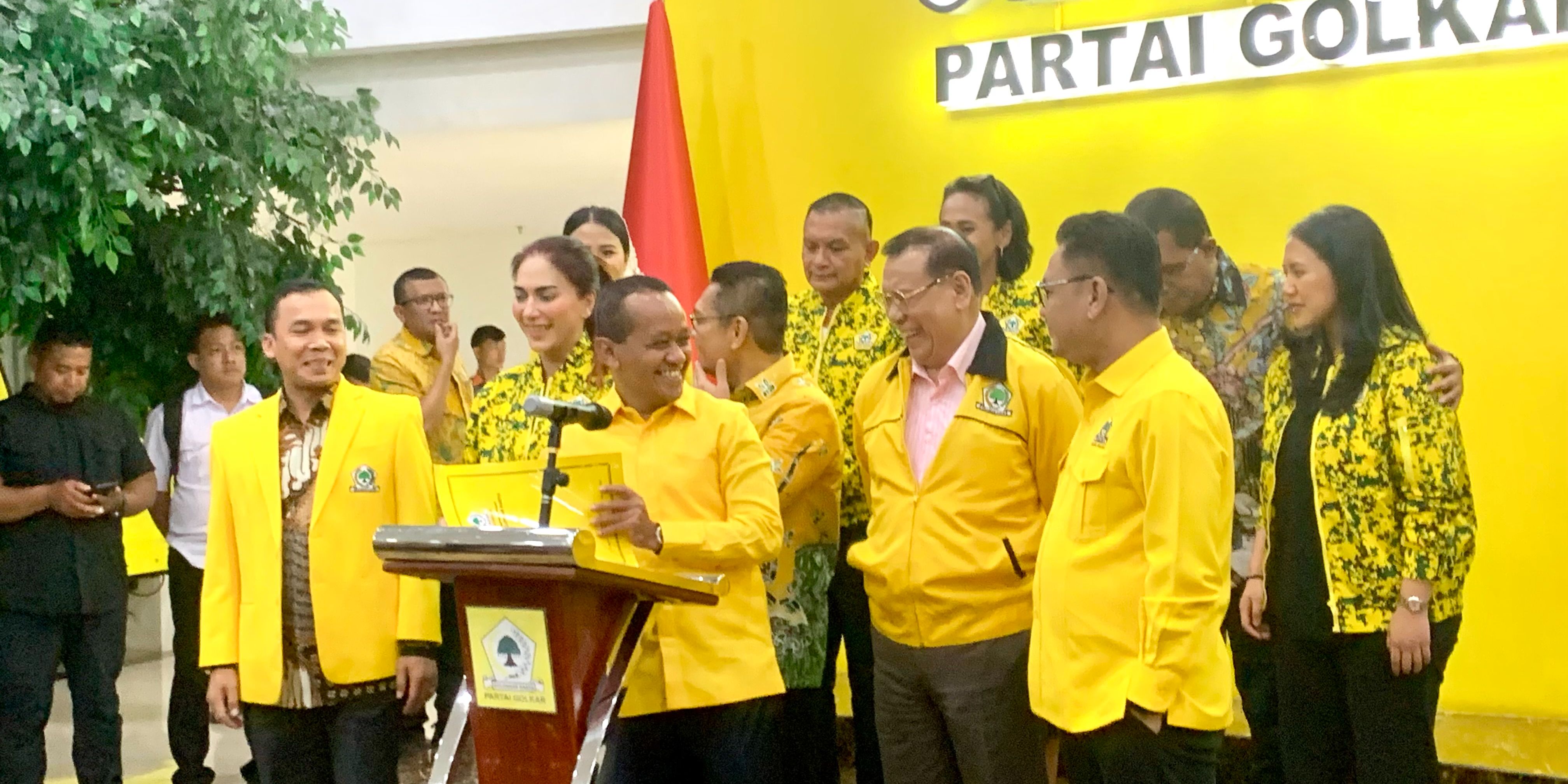 Bukan Jokowi, Bahlil Umumkan Agus Gumiwang Sebagai Ketua Dewan Pembina Partai Golkar