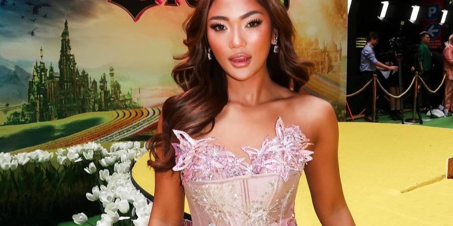 Potret Marion Jola Hadiri Gala Premier 'Wicked' di Australia, Kulit Eksotis Dalam Balutan Dress Pink Disorot