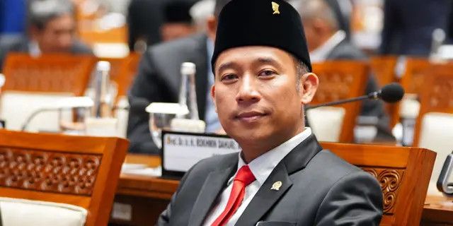 VIDEO: Anggota DPR PDIP Denny Cagur Soal Dugaan Promosi Judi Online 