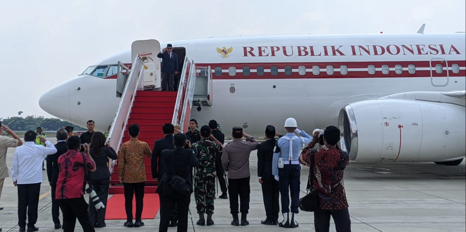 Berangkat ke Luar Negeri, Prabowo Percaya Gibran dan Kabinet Jalankan Pemerintahan dengan Baik