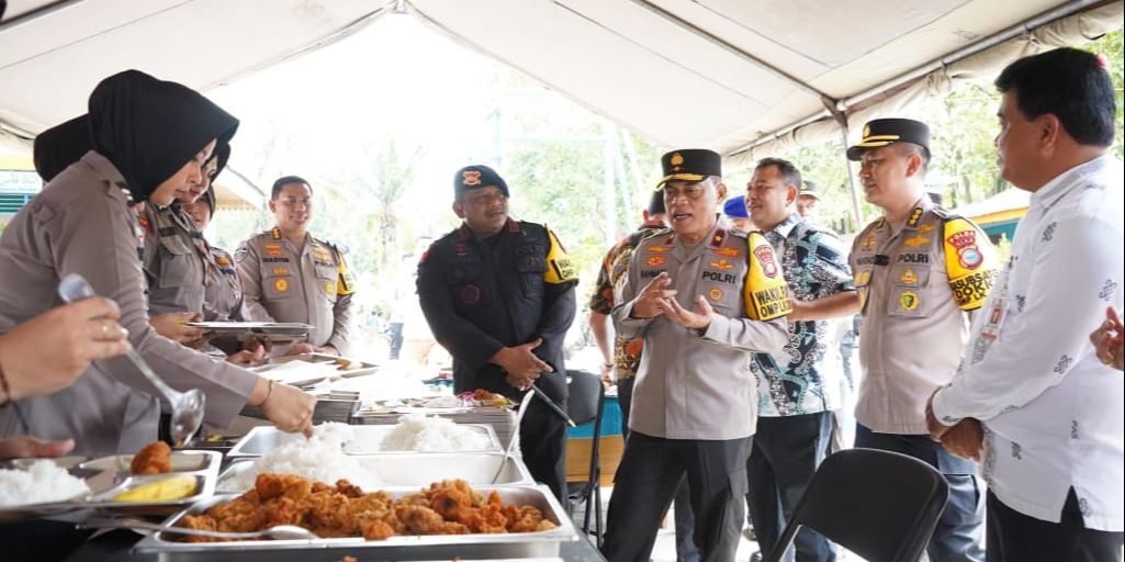 Dimasak di Dapur Lapangan, Polda Riau Sediakan 400 Porsi Makan Bergizi Gratis untuk Pelajar