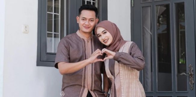 5 Rekomendasi Baju Couple Terbaru Lebaran 2025, Diprediksi Bakal Populer di Idul Fitri 1446H