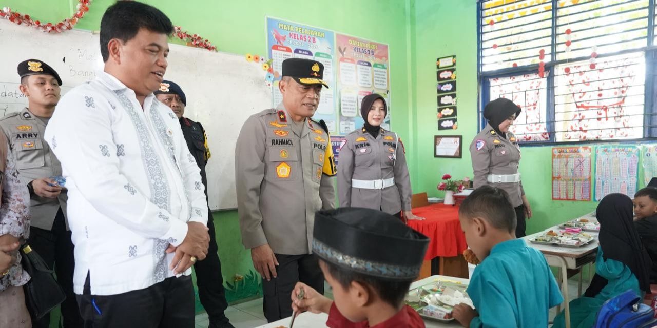 Dimasak di Dapur Lapangan, Polda Riau Sediakan 400 Porsi Makan Bergizi Gratis untuk Pelajar