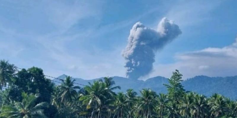 Gunung Dukono Kembali Erupsi, Warga & Wisatawan Dilarang Mendekat Radius 3 Km