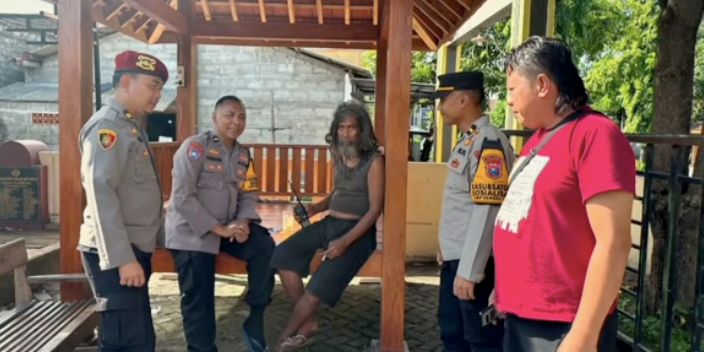 Ipda Purnomo Ketemu ODGJ yang Pandai Baris Berbaris, Langsung Praktik Depan Komandan