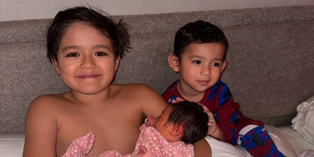 Potret Keakraban 3 Anak Jessica Iskandar yang Bikin Gemas, El Barack Pangku Adik Perempuannya dan Asuh Don Verhaag