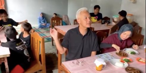 Mantan Capres Traktir Para Bocil Makan di Warung Sederhana, Bikin Girang Menunya Lezat Banget