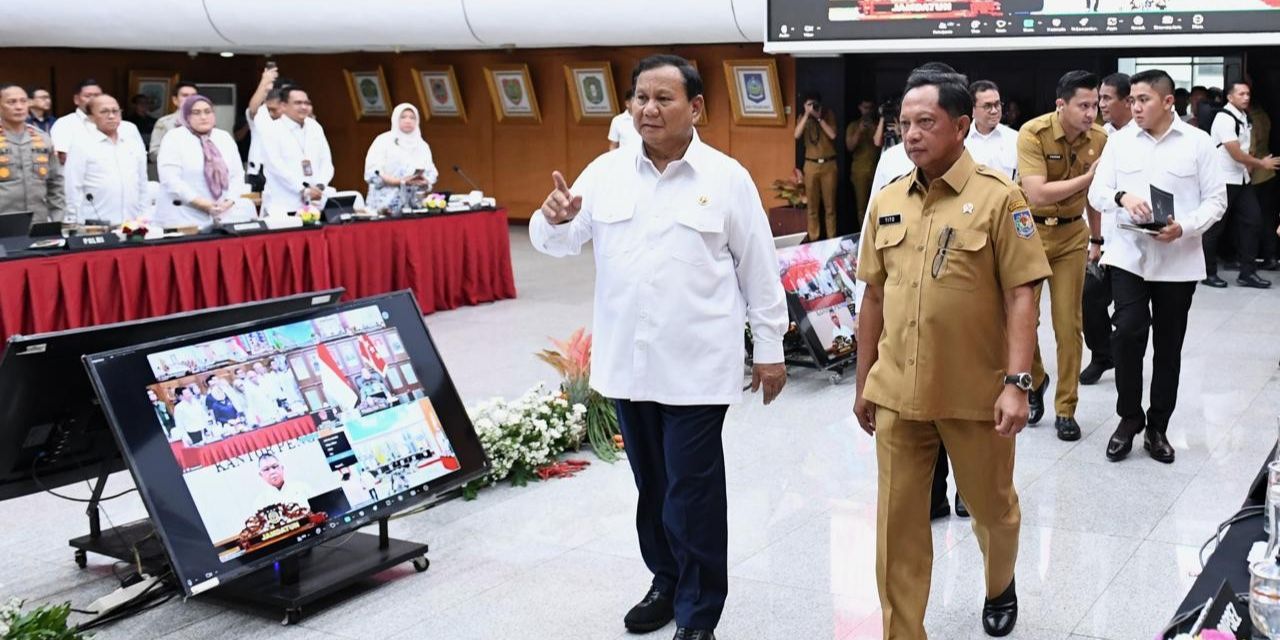 VIDEO: Prabowo Datang Mendadak Bikin Mendagri Tito Terkejut, Tiba-Tiba Ikut Rakor Pengendalian Inflasi