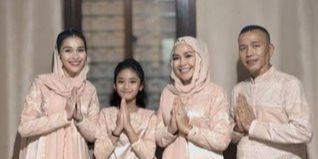 Potret Ayah Ojak & Umi Kalsum Kembali Jalani Ibadah Umrah, Tak Bosan Doakan Ayu Ting Ting Dapat Jodoh Terbaik