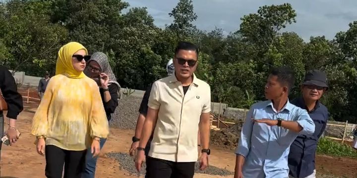 Kompak Pakai Kacama Hitam, Potret Irish Bella Temani Haldy Sabri Cek Proyek Baru di Subang