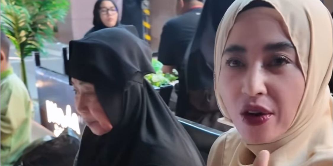 Dewi Perssik Nikmati Liburan di Turki Seusai Umrah, Tampilannya Dipuji Makin Awet Muda