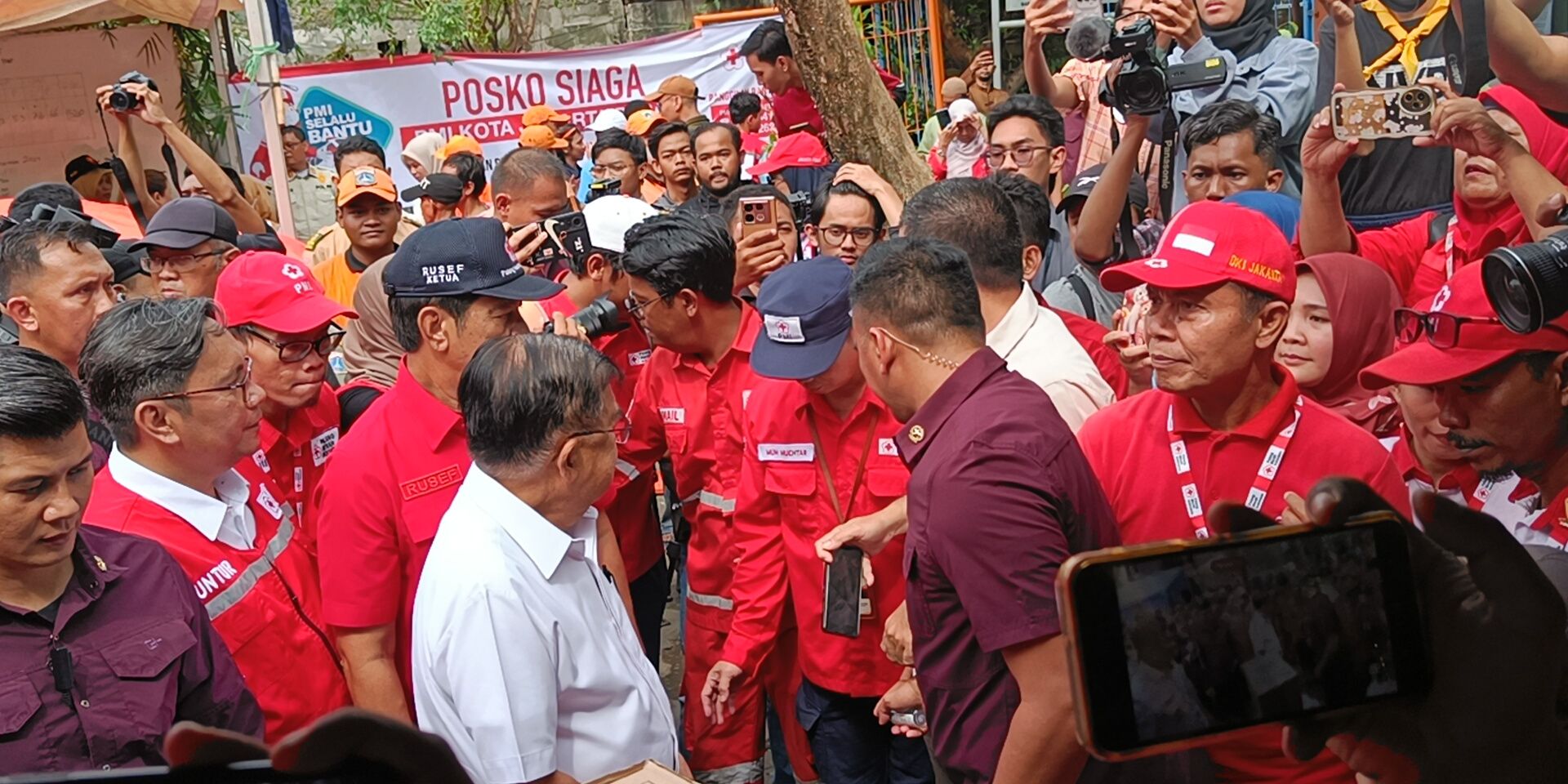 Momen Pilu Korban Kebakaran di Kemayoran Minta Rumah ke JK