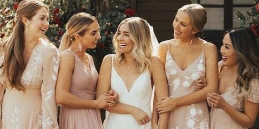 7 Model Baju Bridesmaid yang Elegan untuk Tampil Memukau di Momen Spesial