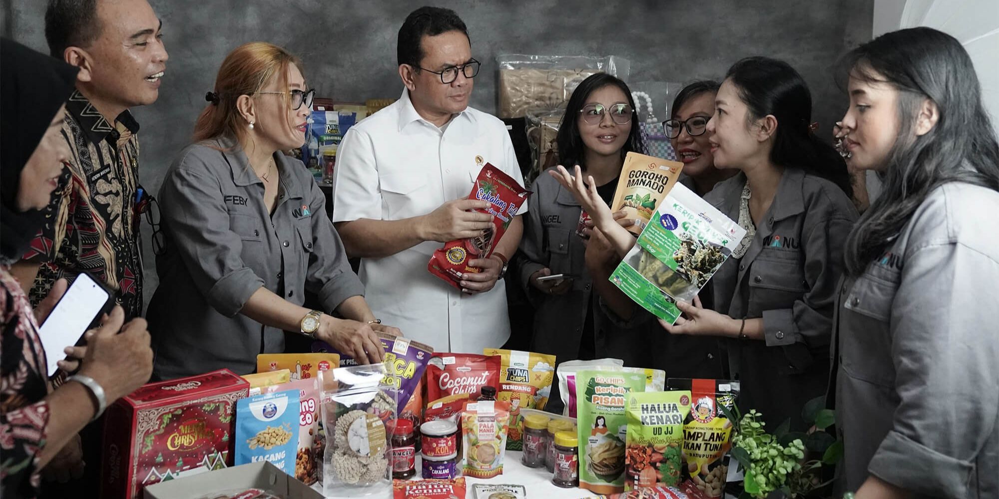 Kunjungi Gerai Oleh-Oleh Khas Manado, Mendag Budi Santoso: Kita Perkuat Daya Saing Produk UMKM