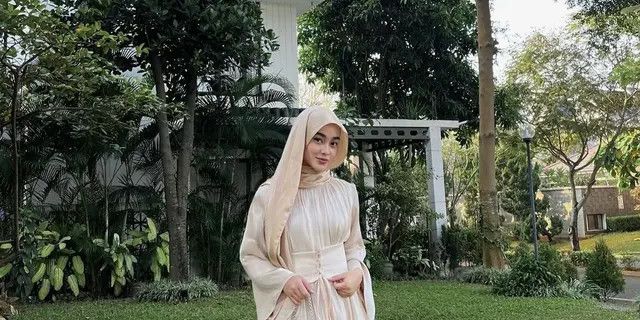 Didominasi Gaya Elegan dan Minimalis, Intip Model Baju Wanita Kekinian yang Akan Ngetren di Tahun 2025